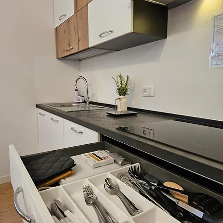 Casa A - Giardino E 3 Posti Auto In Cortile 아파트 베로나