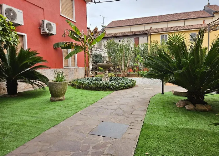 Casa A - Giardino E 3 Posti Auto In Cortile アパート *