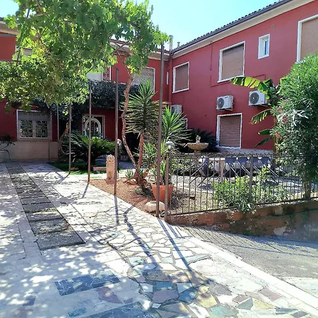 Casa A - Giardino E 3 Posti Auto In Cortile Apartamento