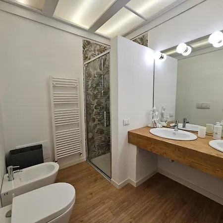 Casa A - Giardino E 3 Posti Auto In Cortile Apartment