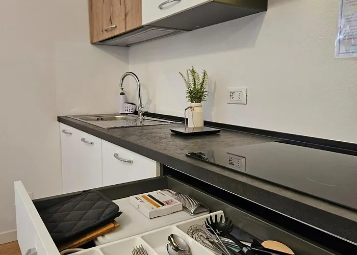 Casa A - Giardino E 3 Posti Auto In Cortile Apartment Verona