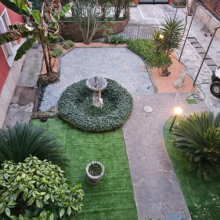Casa A - Giardino E 3 Posti Auto In Cortile Апартаменты
